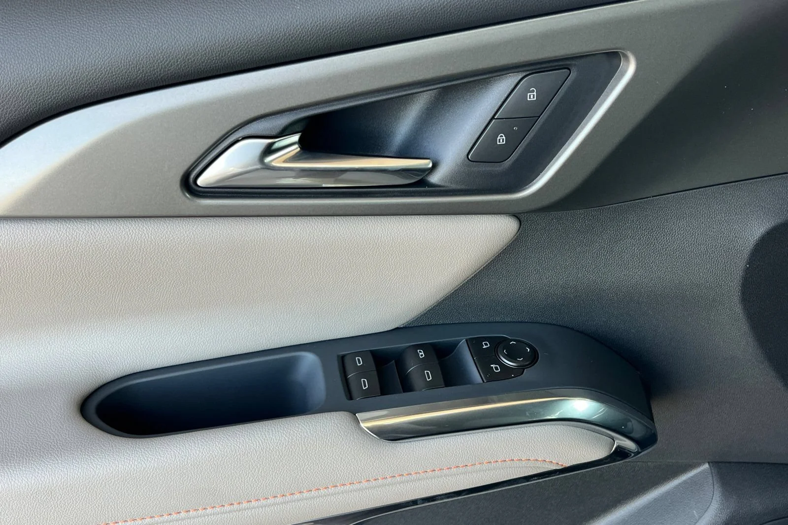 New 2027 Mosaic Black Metallic Chevrolet LT image 11