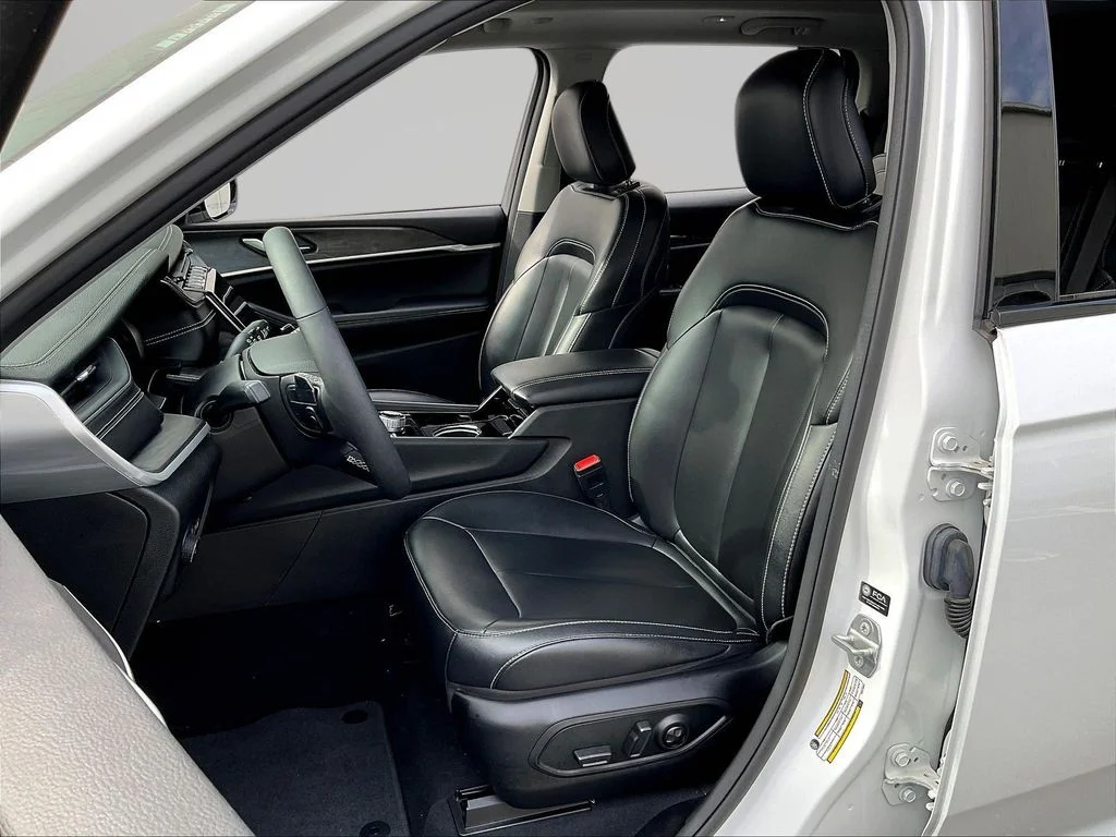 Used 2023 Bright White Clearcoat Jeep Limited image 22