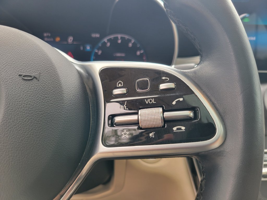 Used 2022 Black Mercedes-Benz GLC 300 image 25