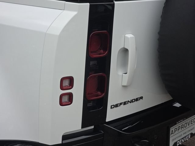 Certified Used 2025 White Land Rover X-Dynamic SE image 36