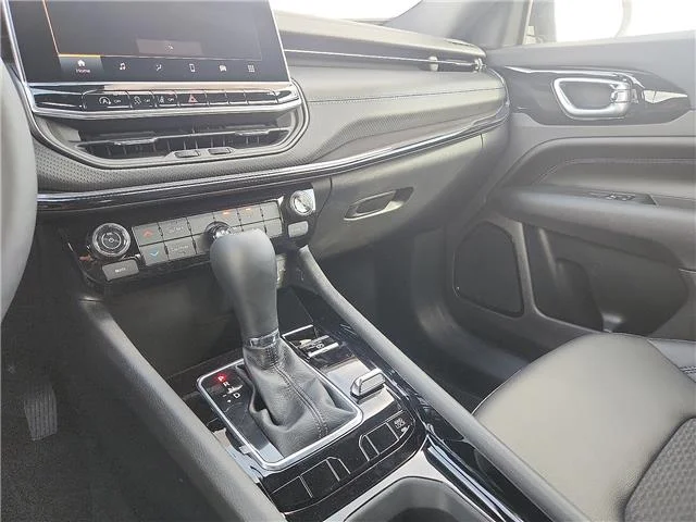 New 2026 PW7 Bright Whit Jeep LATITUDE ALTITUDE 4X4 image 20