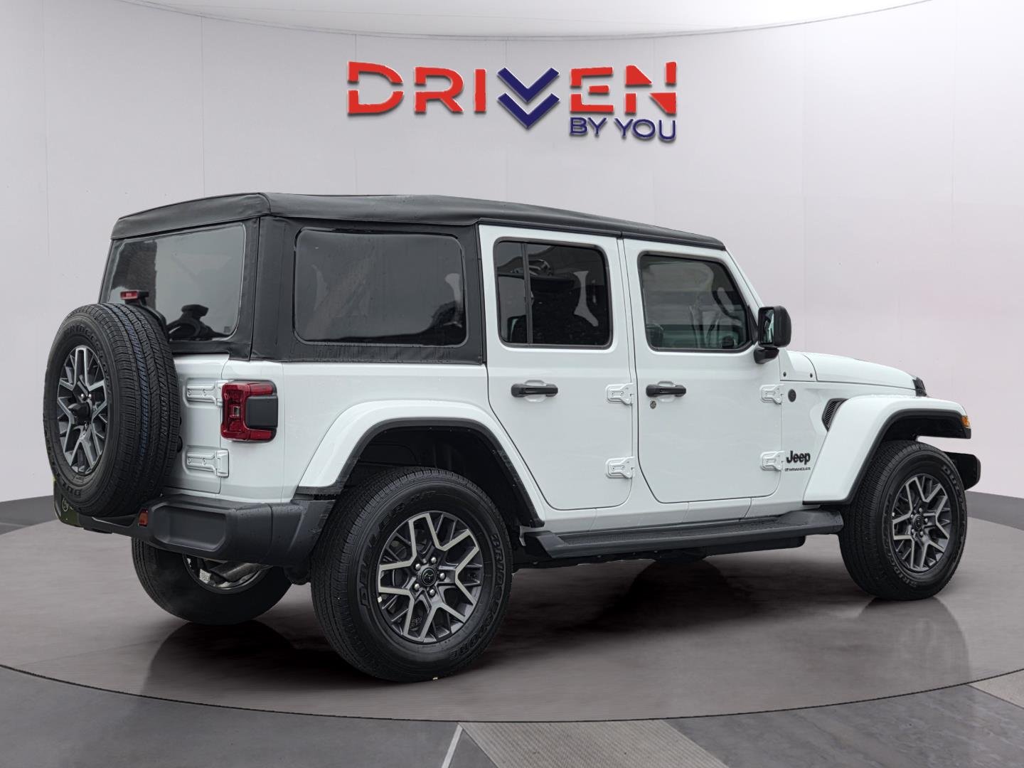 Used 2026 Bright White Clearcoat Jeep Sahara image 4