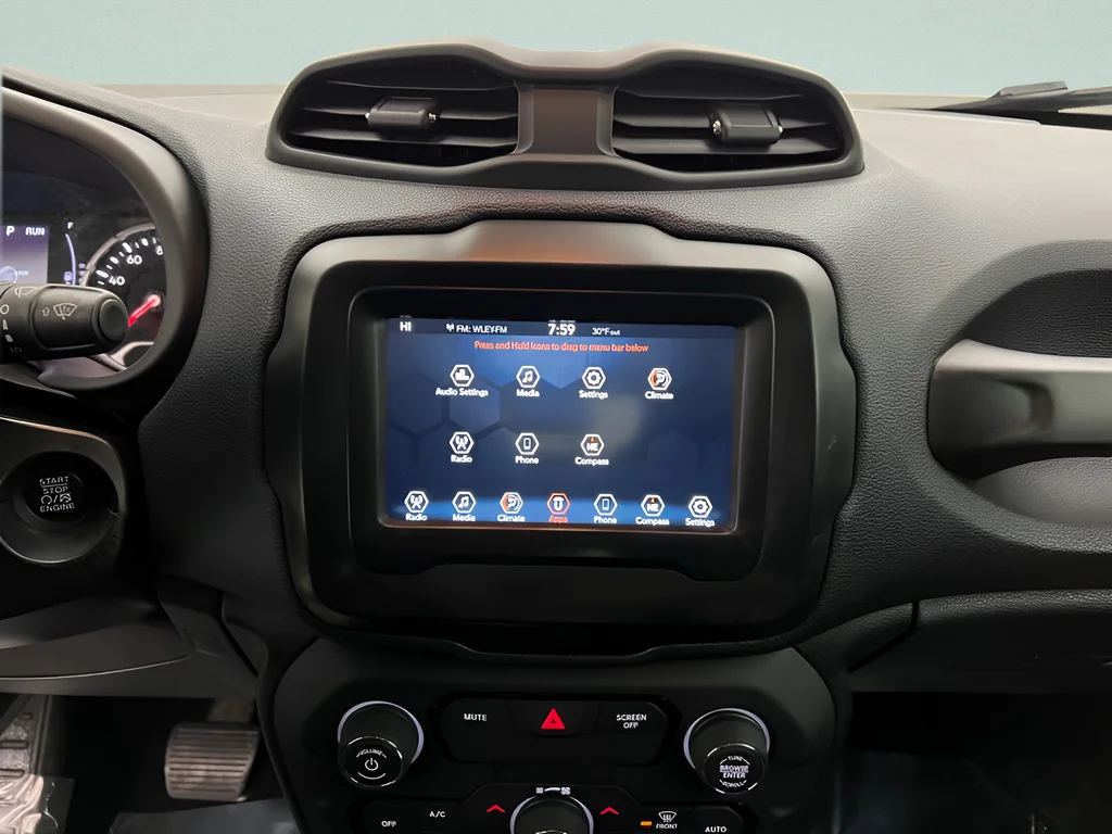 Used 2018 Hypergreen Clearcoat Jeep Latitude image 15