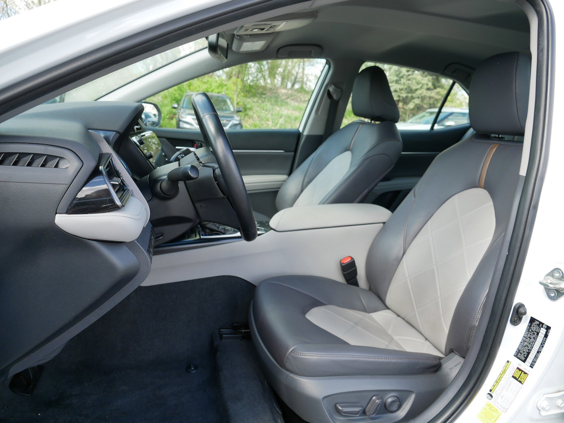 Used 2019 Wind Chill Pearl Toyota XLE image 35