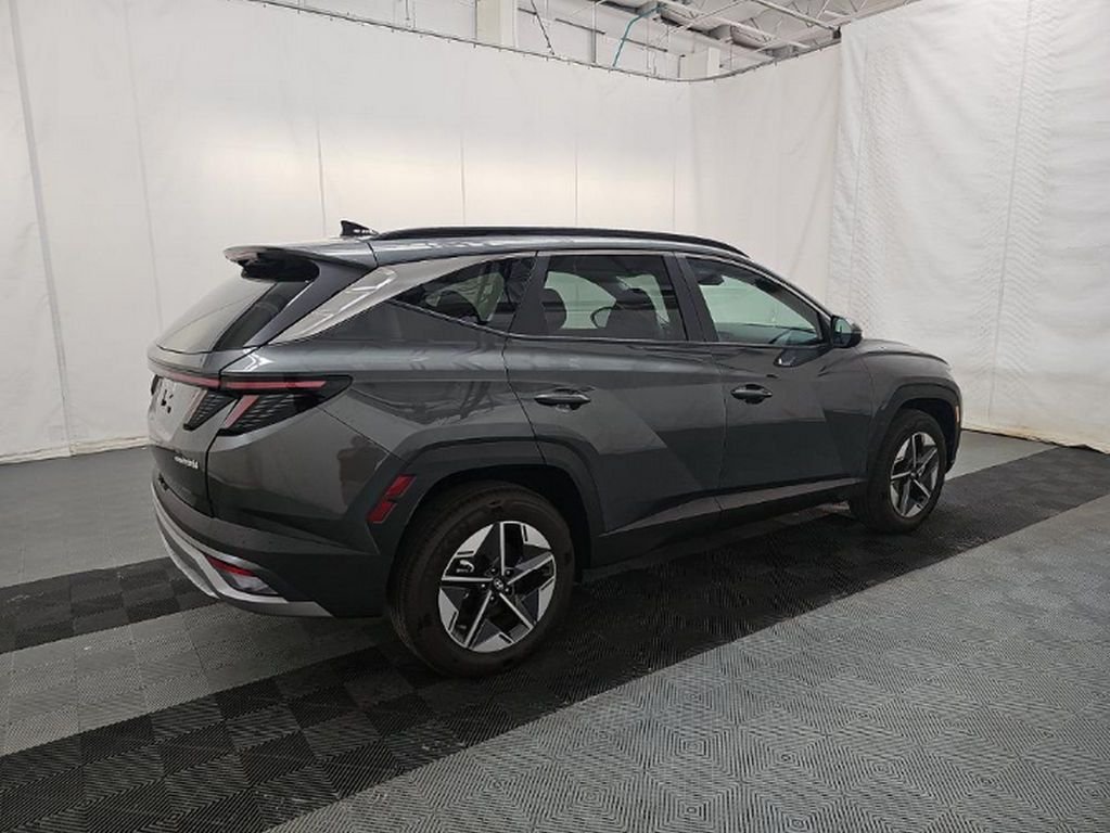 Used 2025 Gray Hyundai SEL Convenience image 4