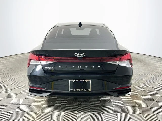 Certified Used 2022 Black Hyundai SE image 4