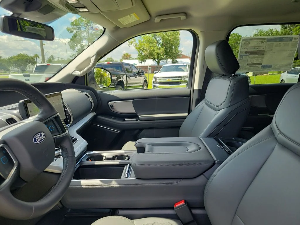 New 2027 Star White Metallic Tri-Coat Ford Active image 18