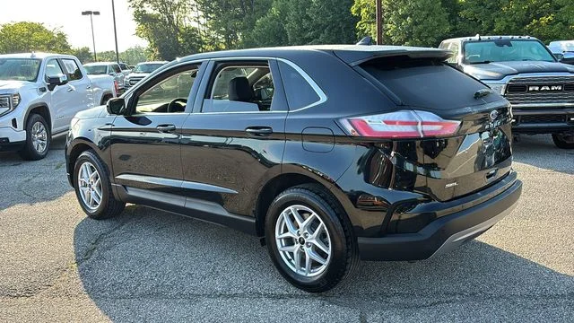 Used 2024 Black Ford SEL image 4