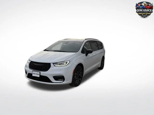 2026 Chrysler Pacifica Select's photo