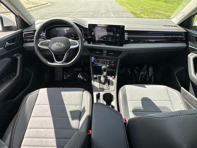 New 2026 Opal White Pearl Volkswagen 1.5T SE image 31