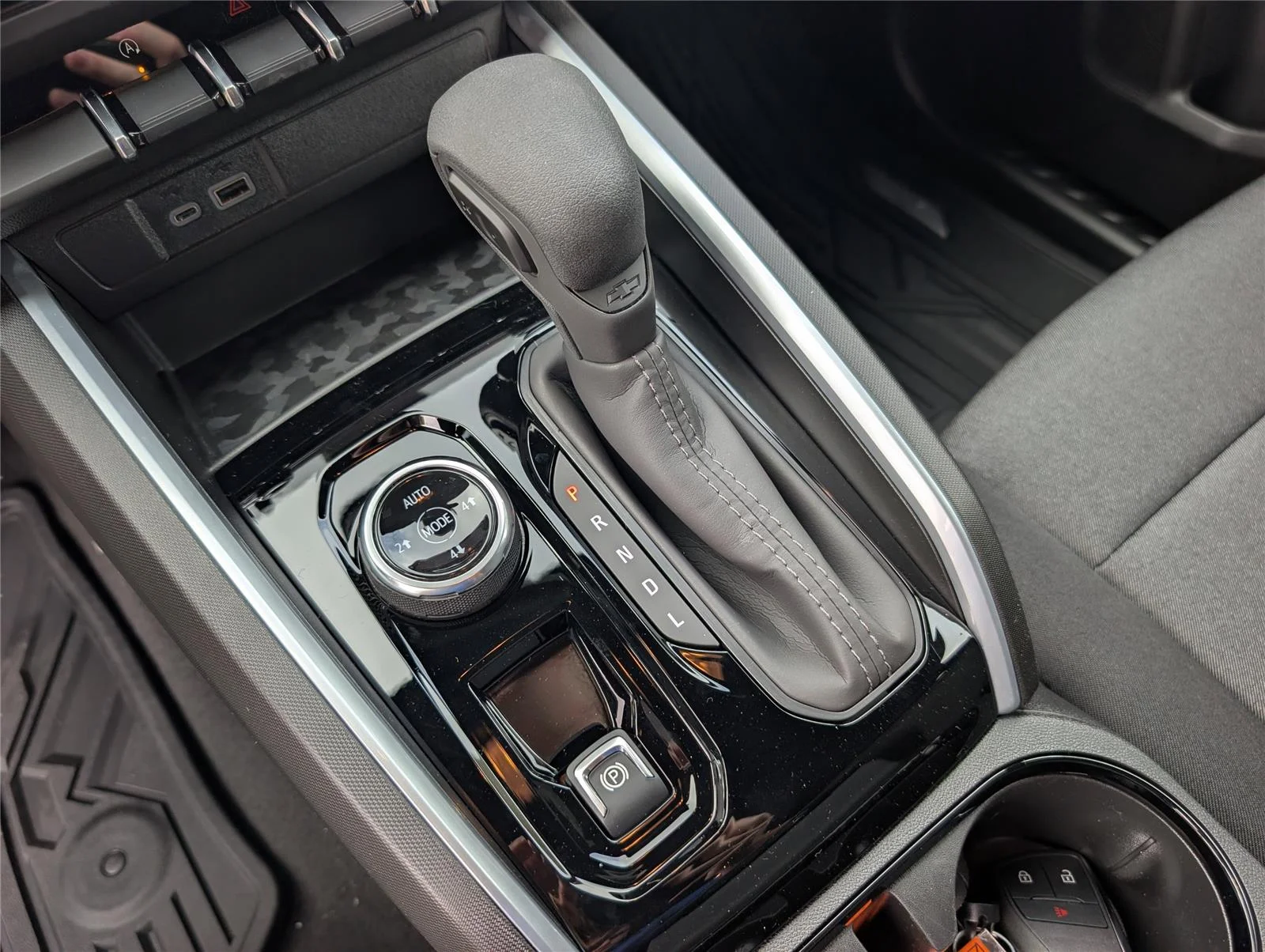 New 2026 Summit White Chevrolet Trail Boss image 21