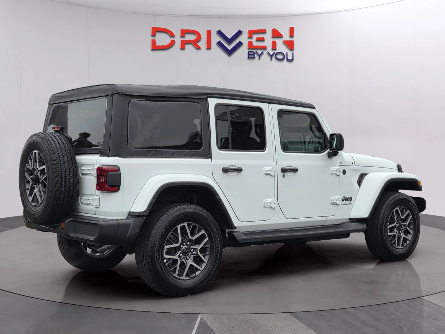 Used 2026 Bright White Clearcoat Jeep Sahara image 4