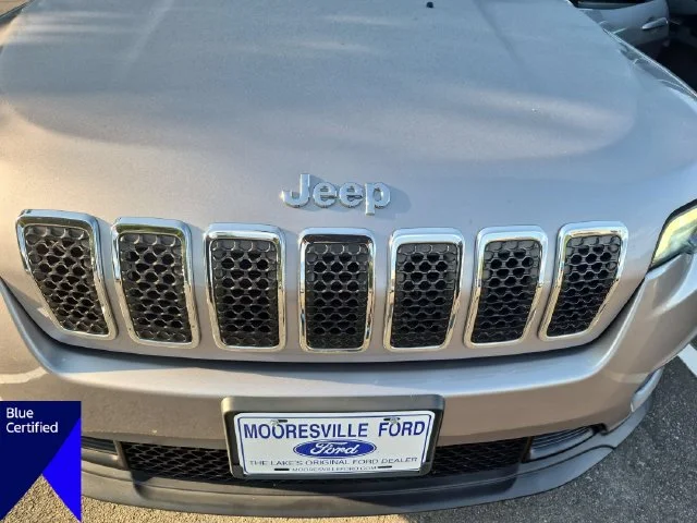 Used 2020 Silver Jeep Latitude image 37