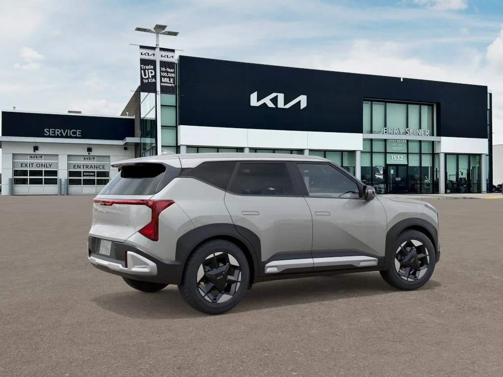 New 2027 Ivory Silver Kia S image 6