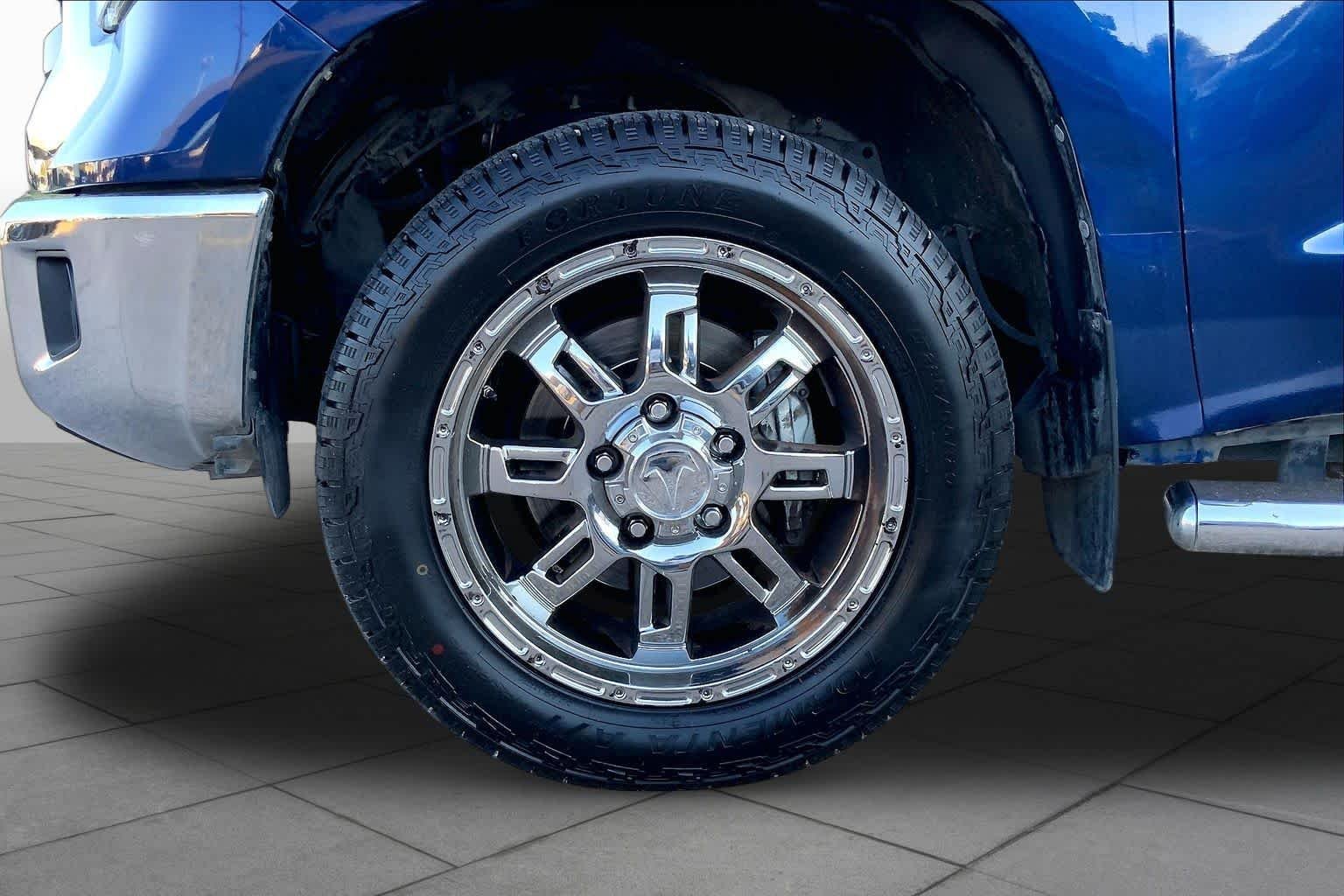 Used 2015 Blue Ribbon Metallic Toyota SR5 image 10