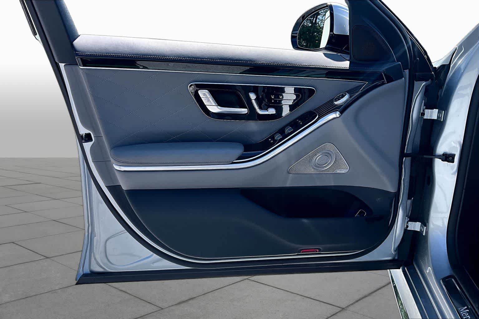 Used 2022 Cirrus Silver Mercedes-Benz S 580 image 22