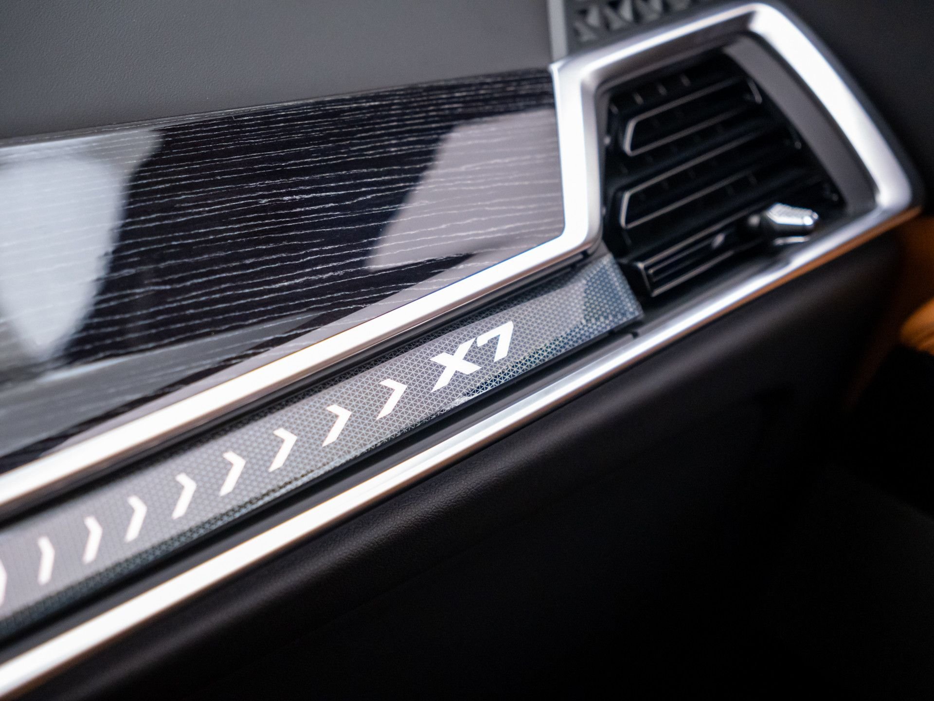New 2027 Carbon Black Metallic BMW xDrive40i image 34