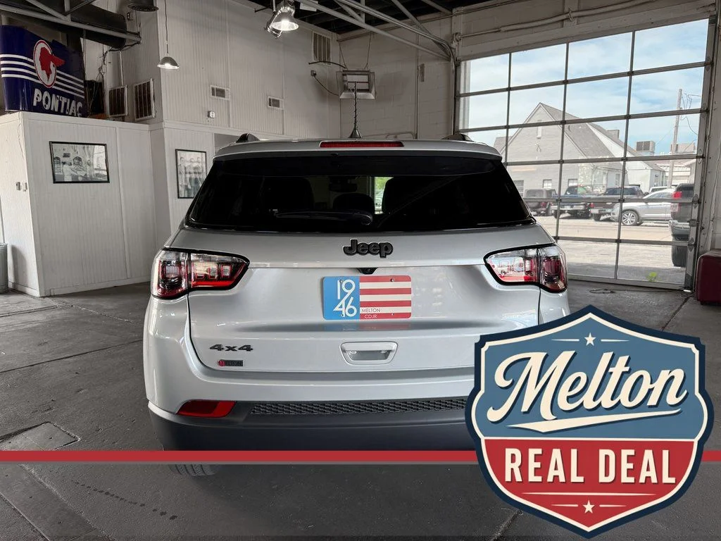 New 2025 Silver Jeep Latitude image 18