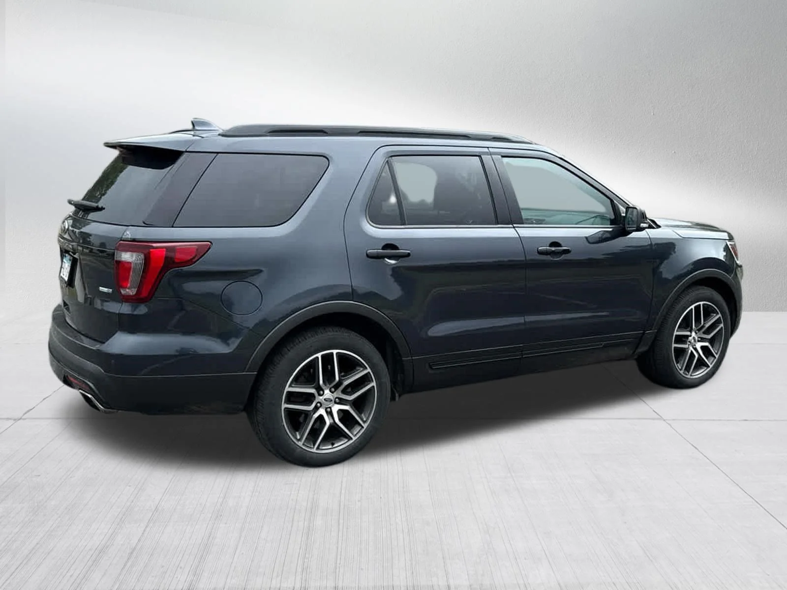 Used 2017 Smoked Quartz Metallic Tinted Clearcoat Ford Sport image 11