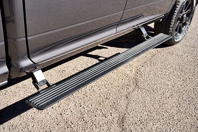 New 2026 Granite Crystal Metallic Clear-Coat Exterior Paint RAM Laramie image 9