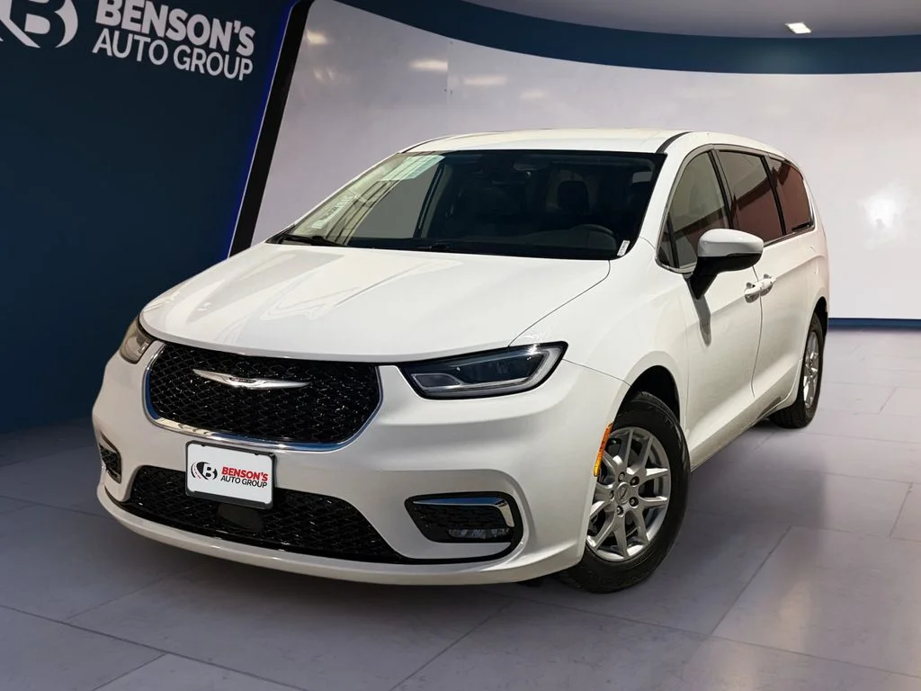 Used 2023 White Chrysler Touring L image 1