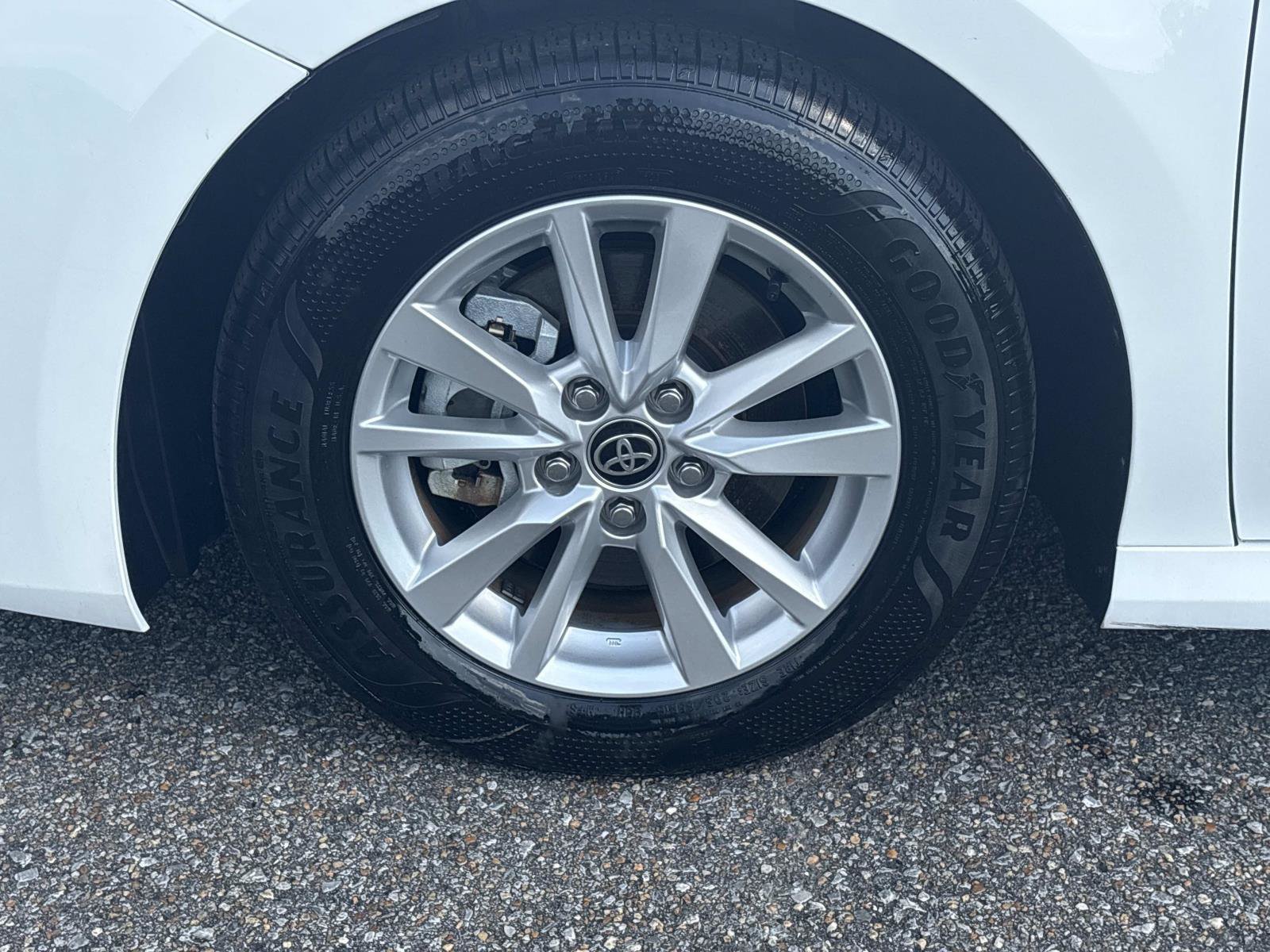Used 2025 White Toyota LE image 13