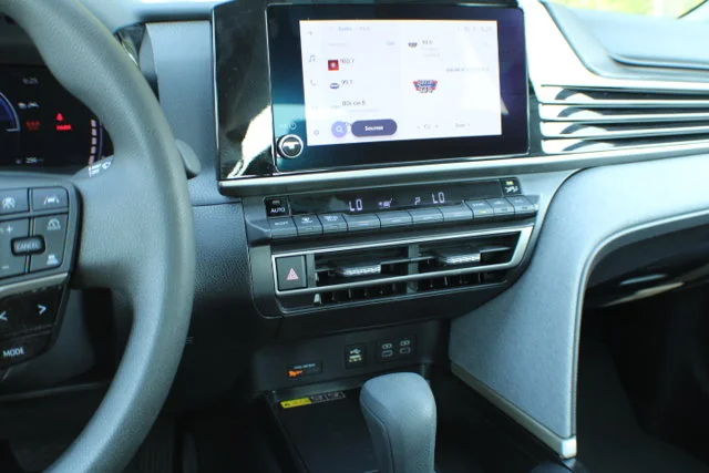 Used 2025 Underground Toyota LE image 10