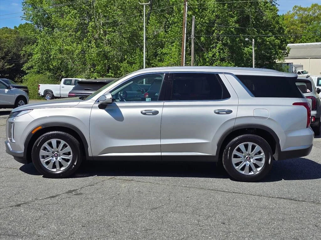 Used 2025 Silver Hyundai SEL image 23