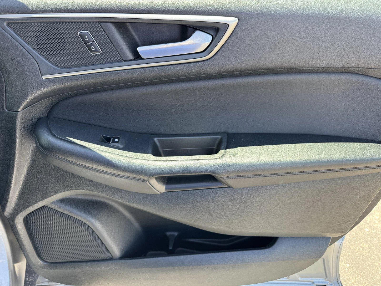 Used 2023  Ford SEL image 9