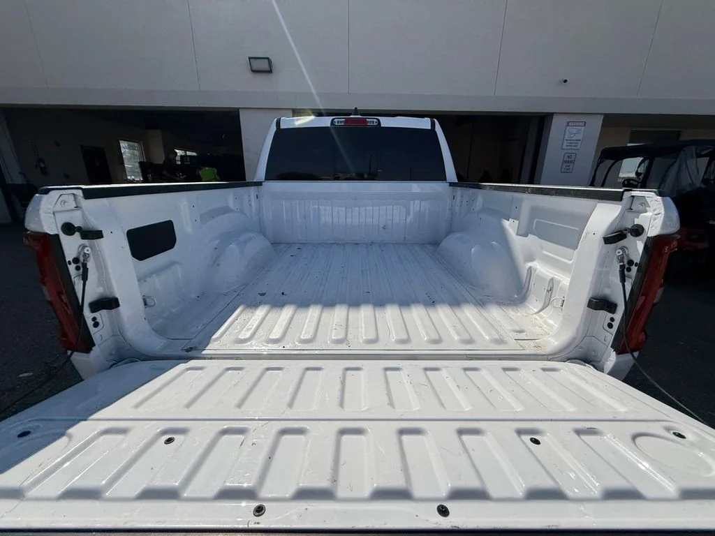 Used 2025 White Ram Big Horn/Lone Star image 19