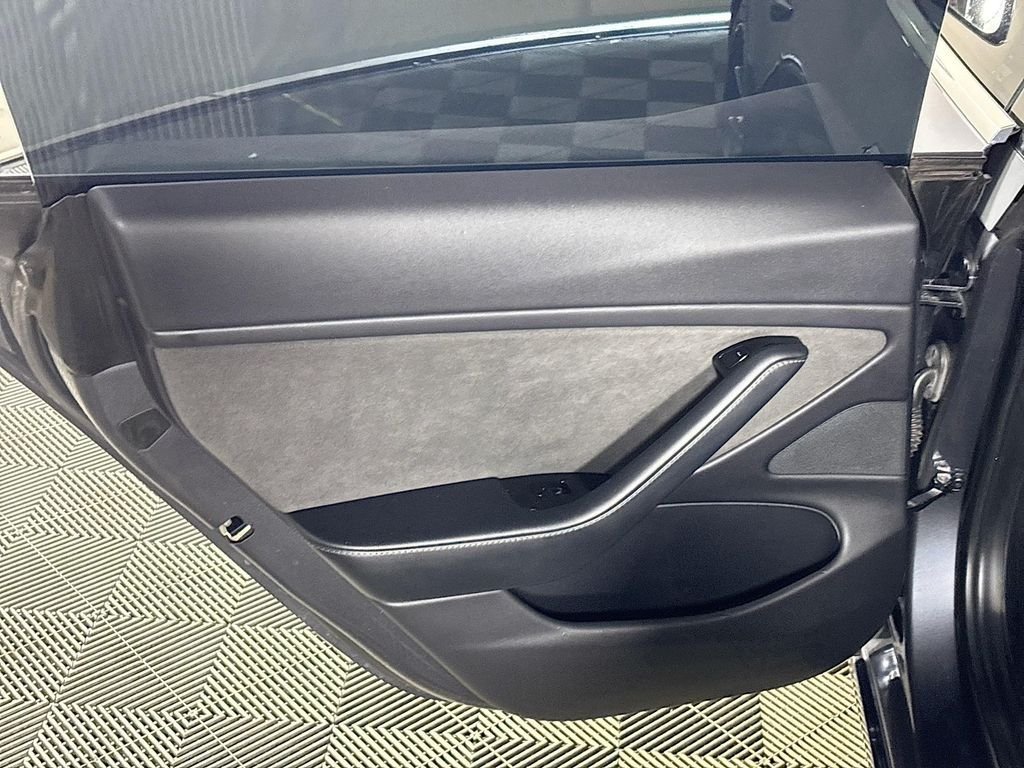 Used 2018  Tesla Performance image 20