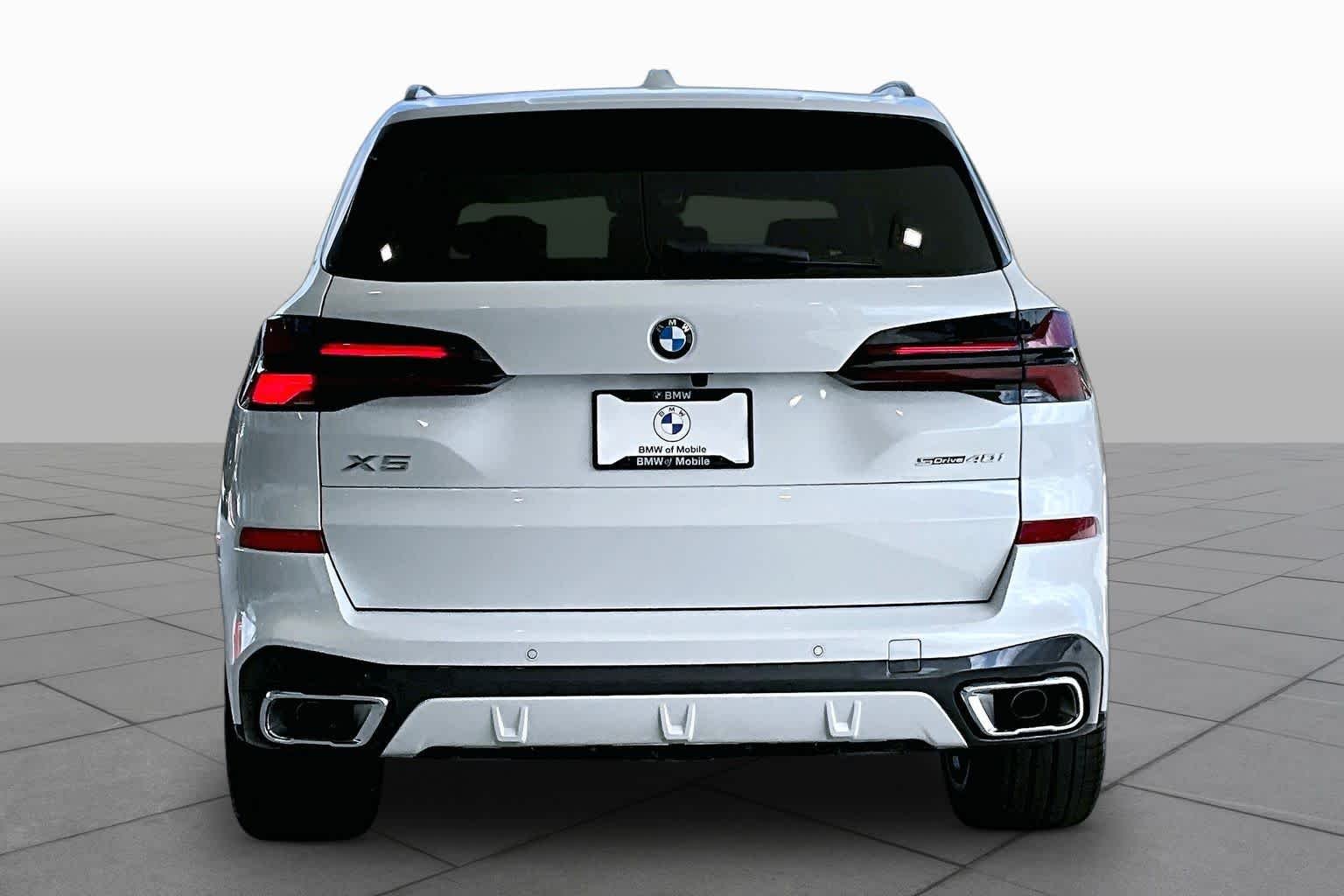 New 2026 Mineral White Metallic BMW sDrive40i image 4