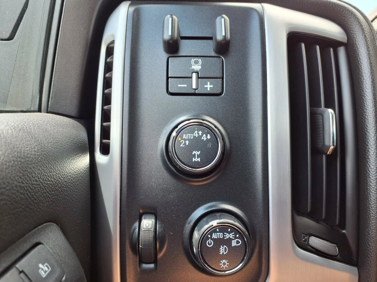 Used 2018 Onyx Black GMC SLT image 23