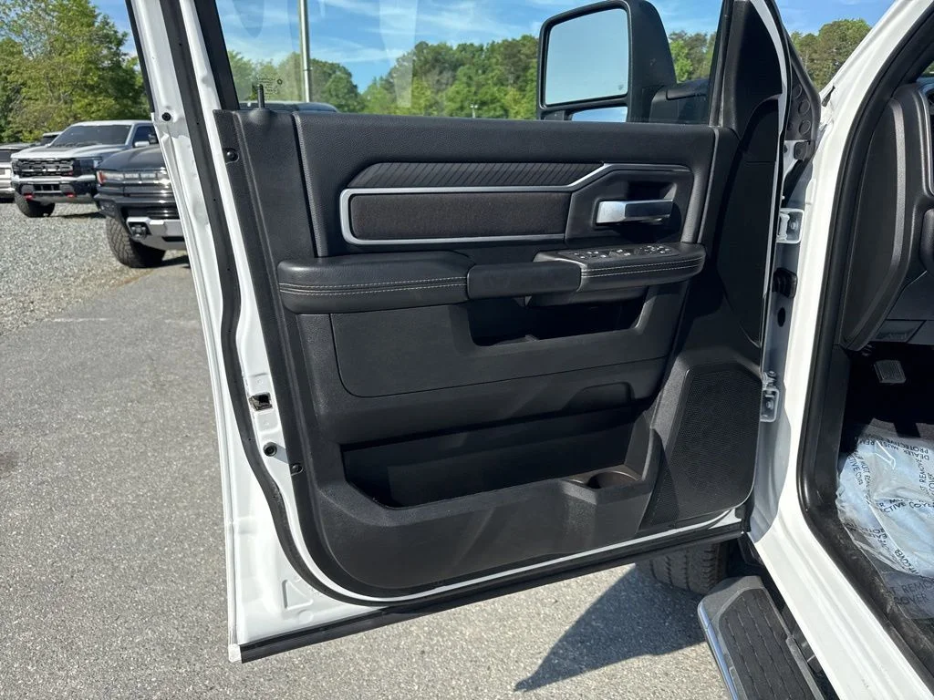 Used 2025 White Ram Big Horn image 25