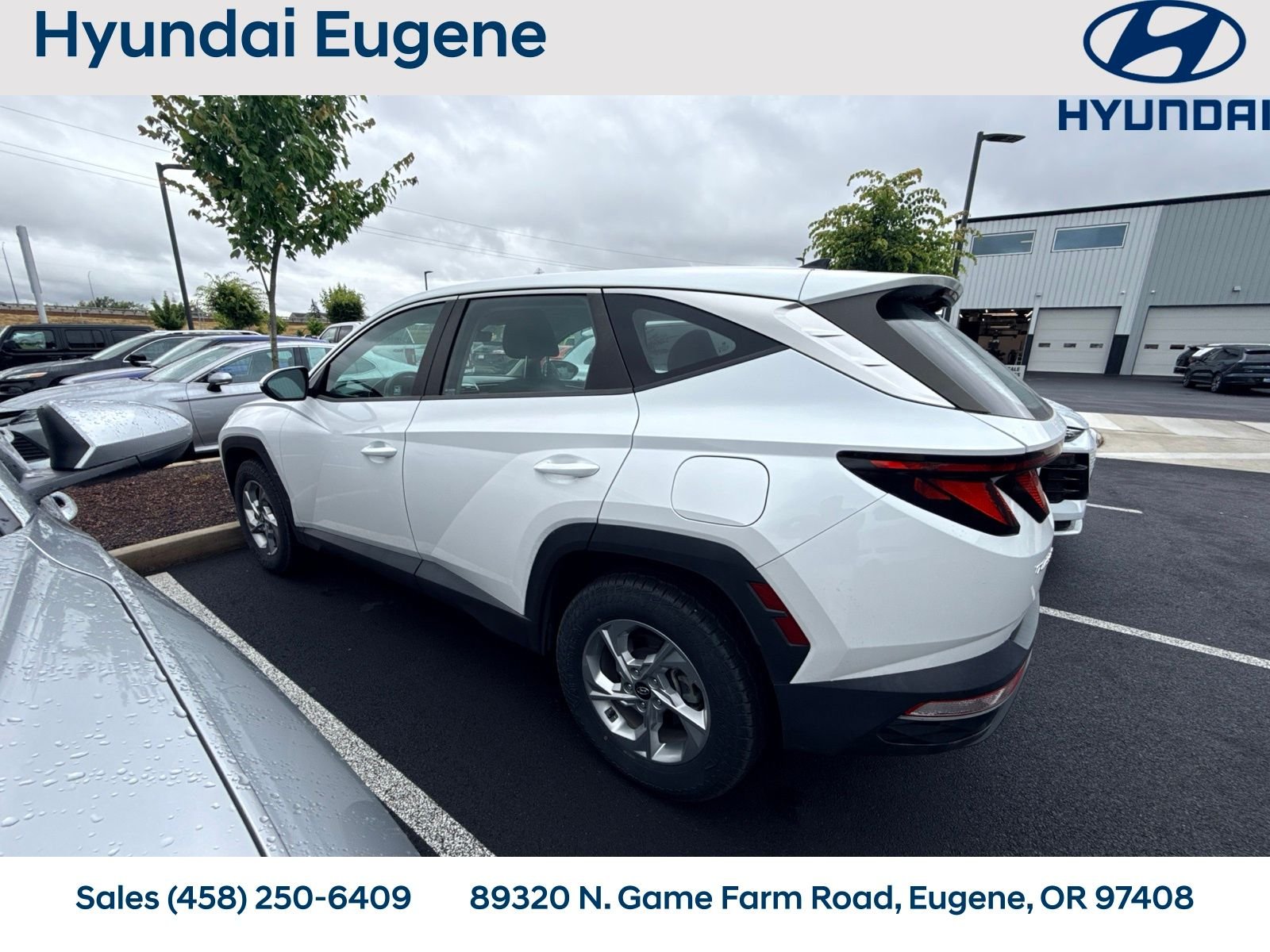 Used 2022 White Hyundai SE image 10