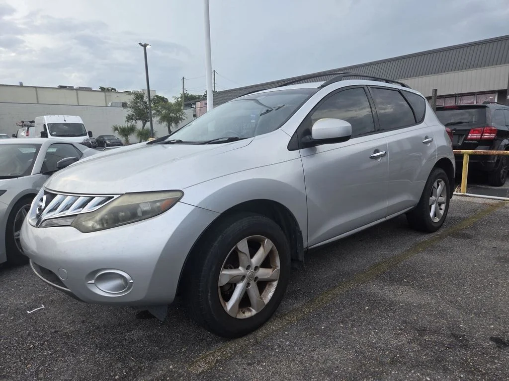 Used 2009 Silver Nissan SL image 1
