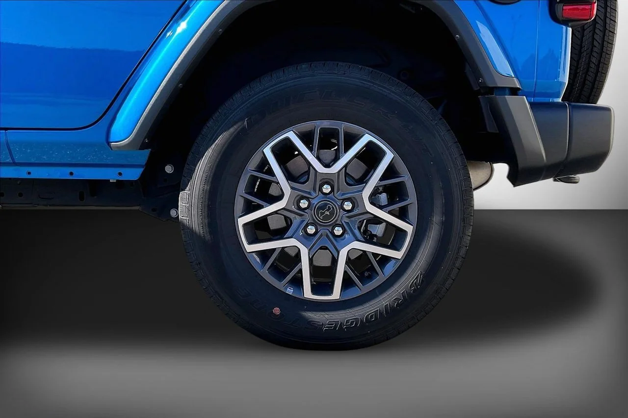 Certified Used 2025 Blue Jeep Sahara image 33