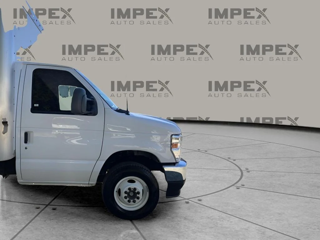 Used 2024 White Ford Base image 44