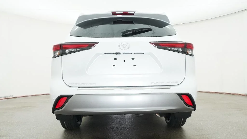New 2026 Wind Chill Pearl Toyota Platinum image 17