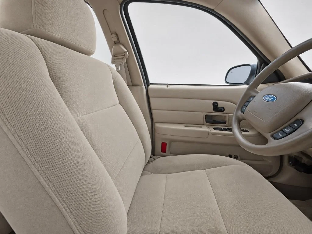 Used 2003  Ford Standard image 11
