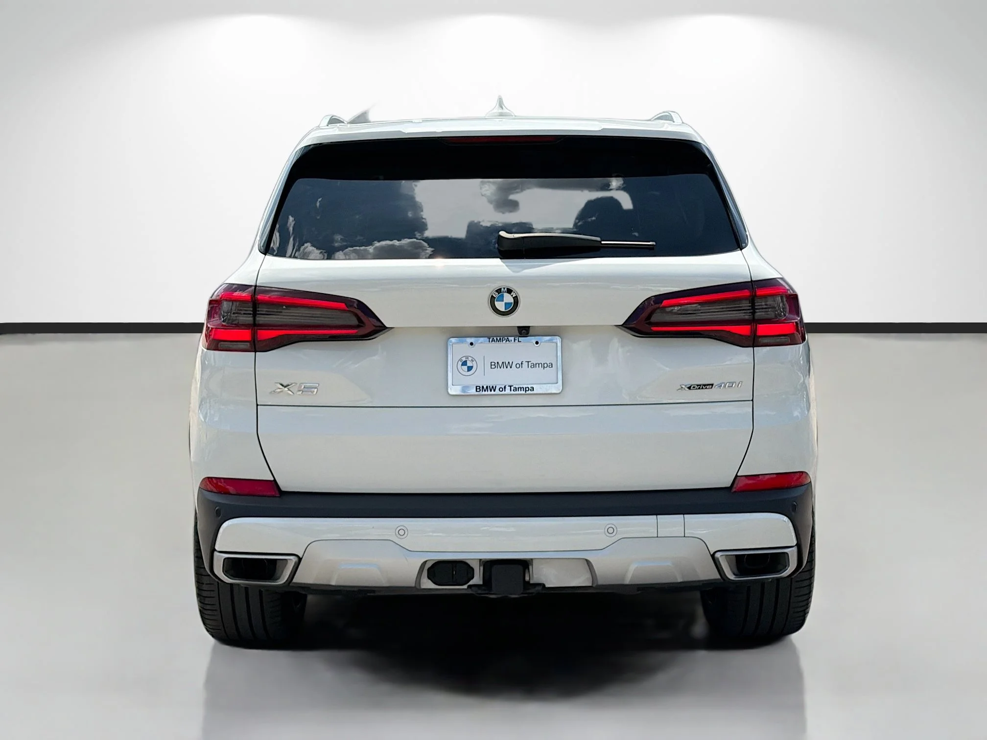 Used 2023 Alpine White BMW xDrive40i image 4
