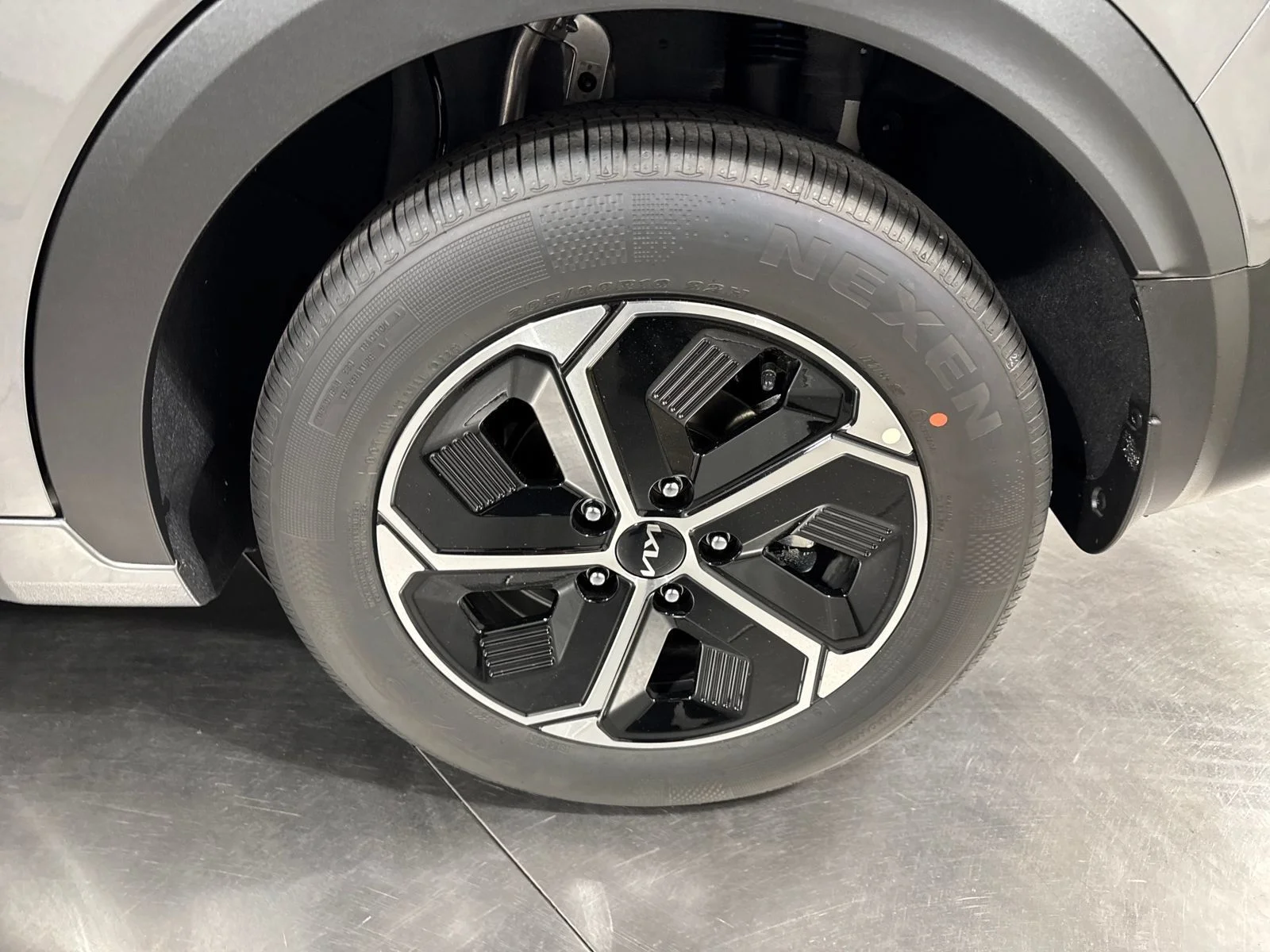 New 2026 Steel Gray Kia EX image 12