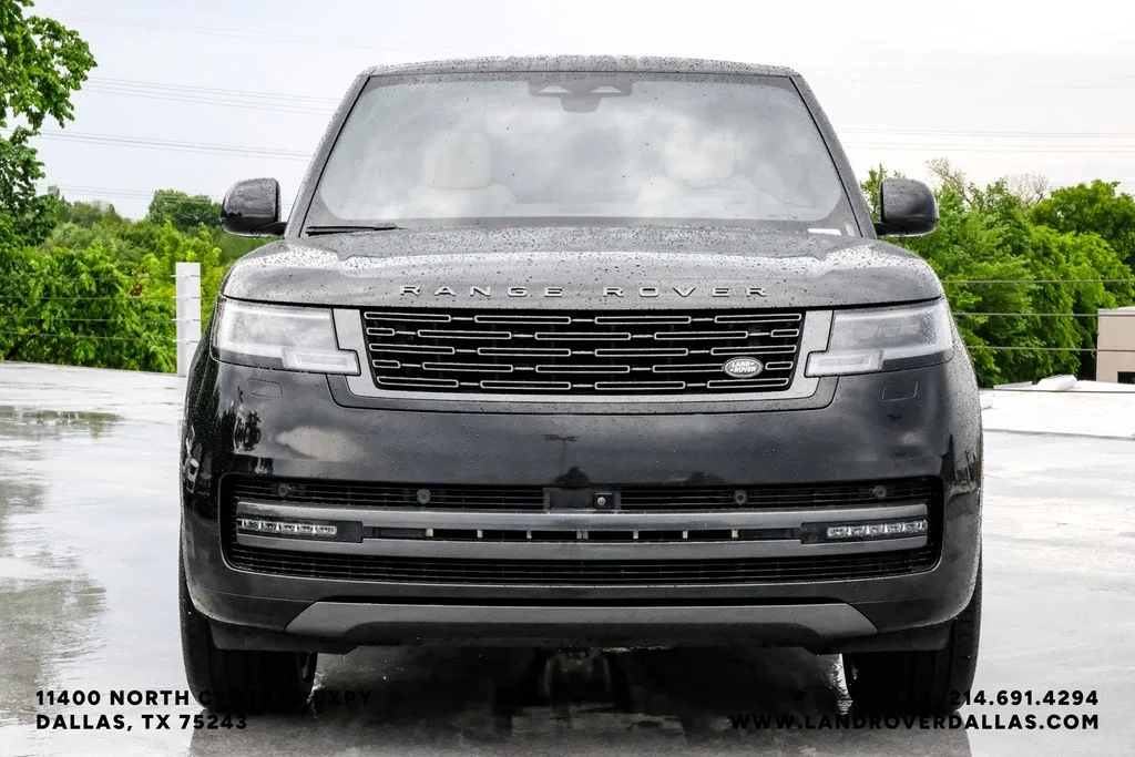 Certified Used 2025 Black Land Rover SE image 5