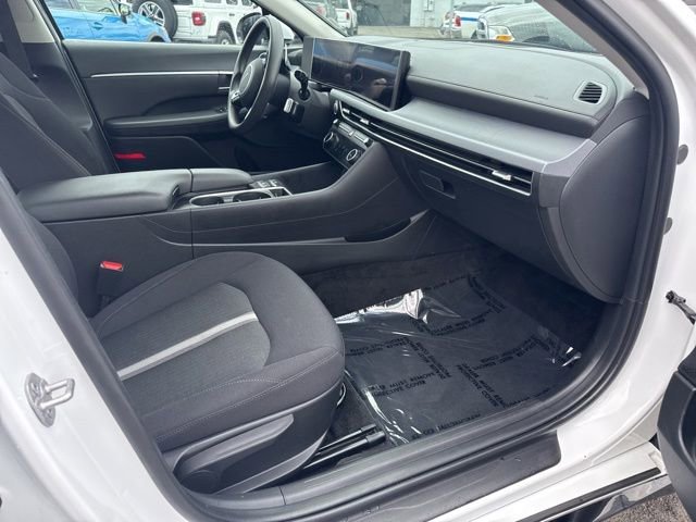 Used 2024 Serenity White Hyundai SEL image 9