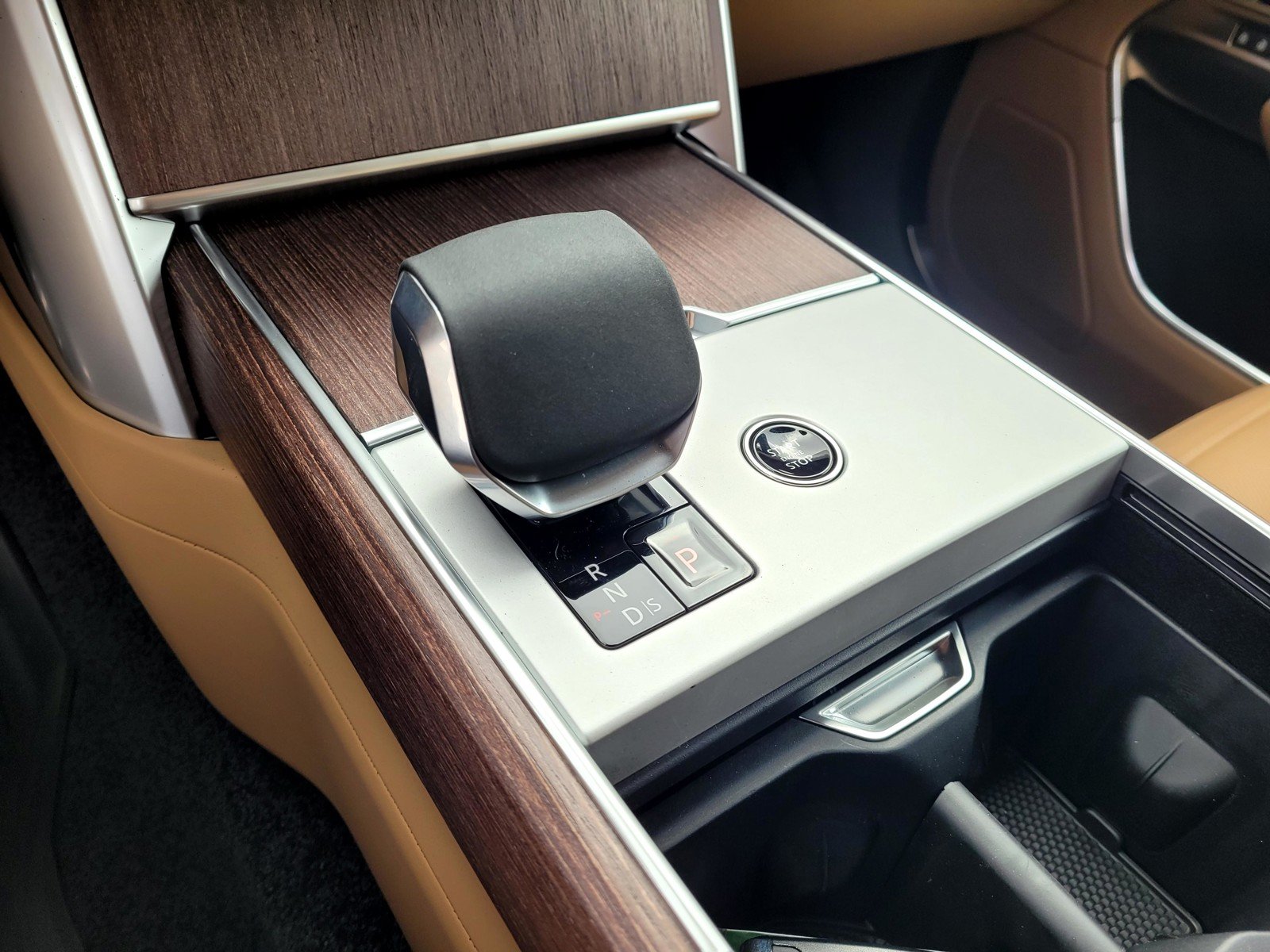 New 2026 Belgravia Green Land Rover SE image 20