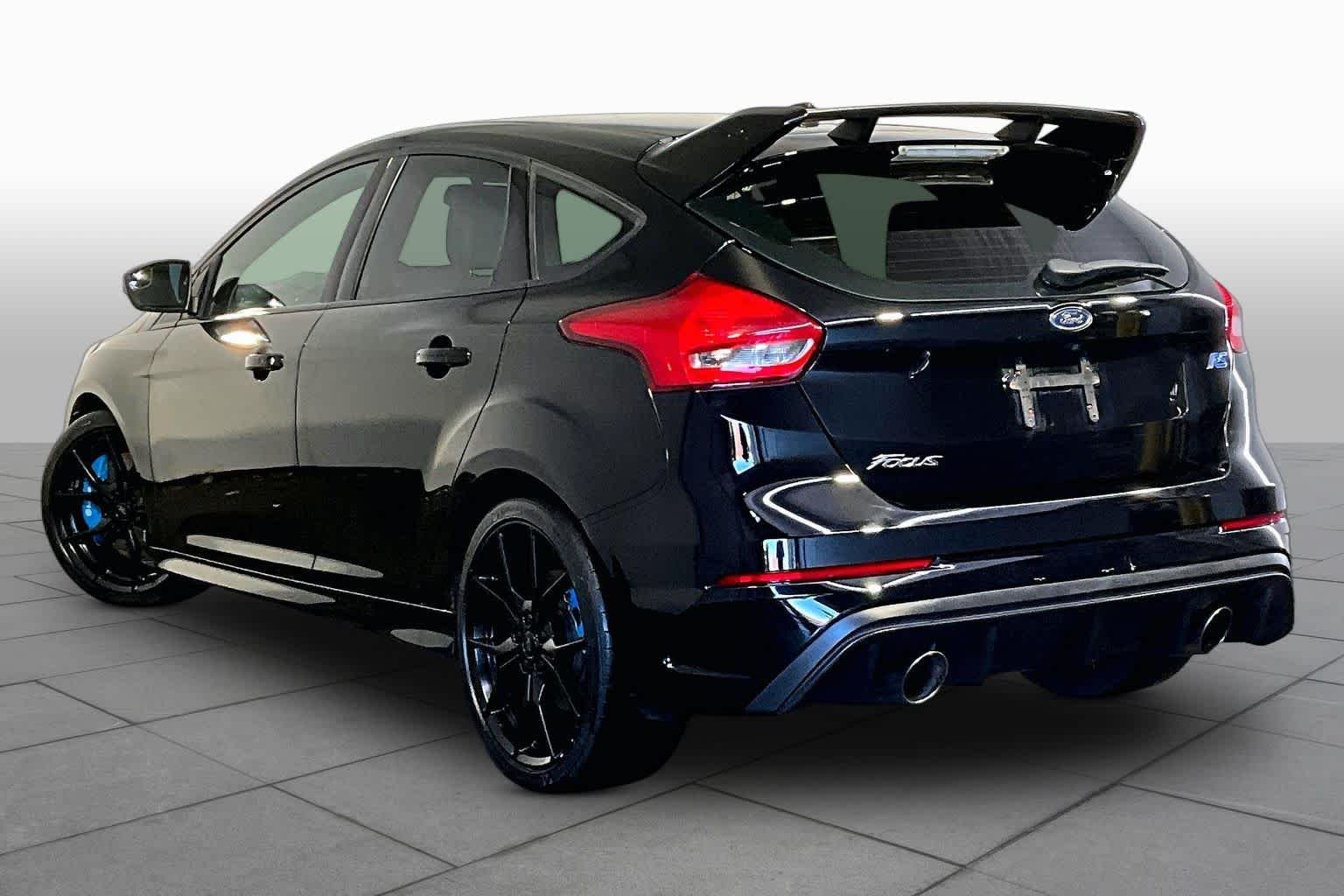 Used 2017 Shadow Black Ford RS image 12
