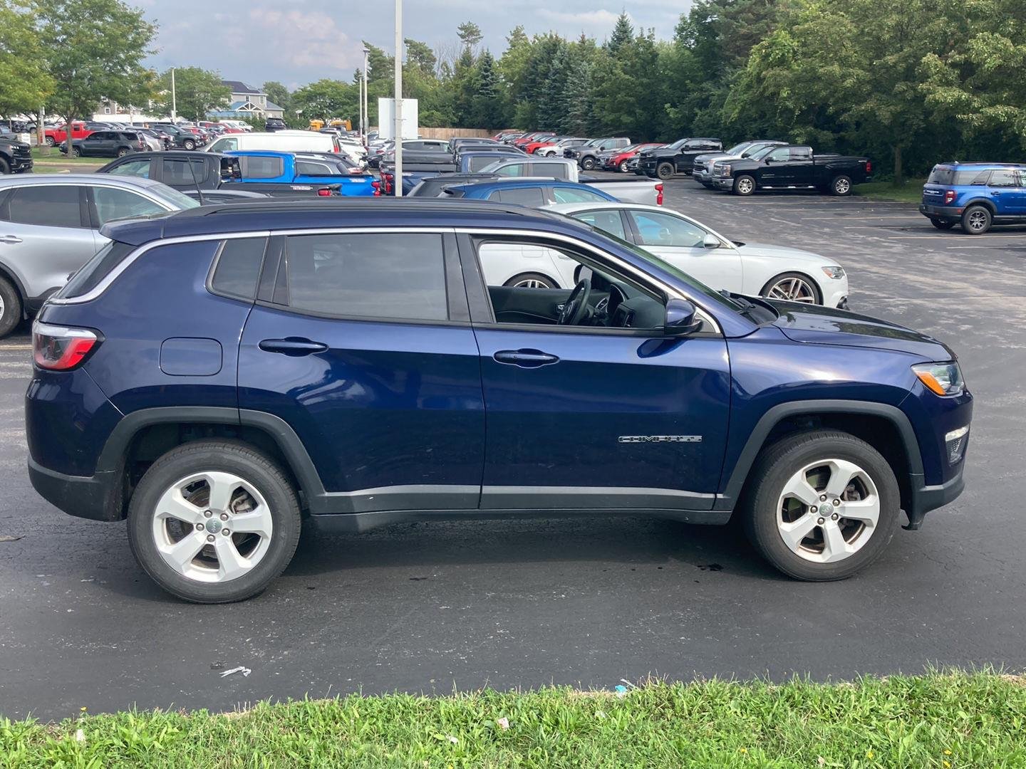 Used 2021 Jazz Blue Pearlcoat Jeep Latitude image 8