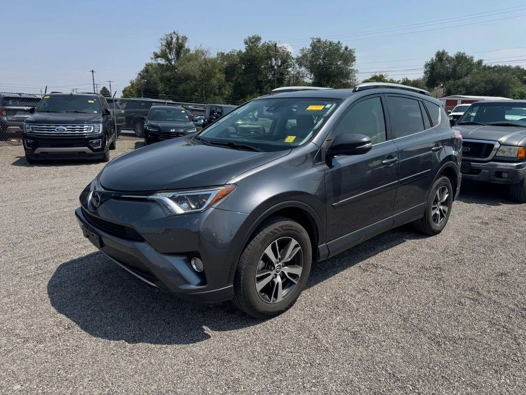 Used 2018 Magnetic Gray Metallic Toyota XLE image 3