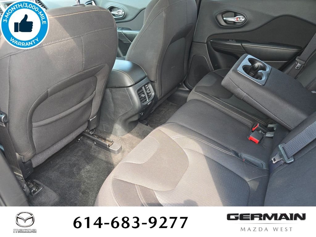 Used 2016 White Jeep Latitude image 21