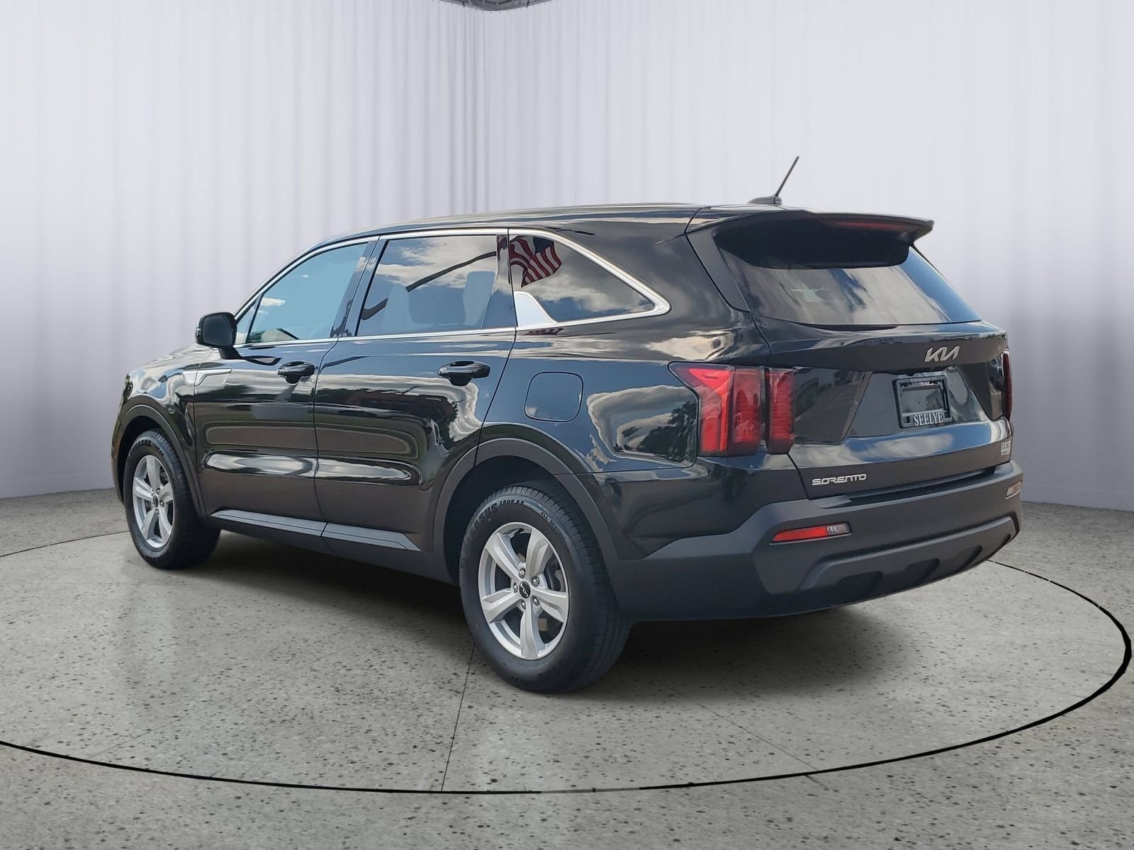 Used 2023 Black Kia LX image 3